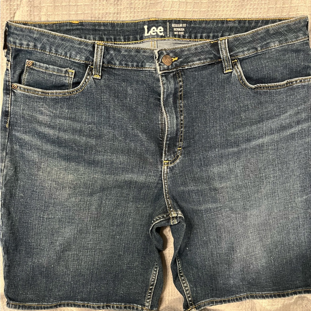 Lee Relaxed Blue Denim Jean Shorts with Classic Styling